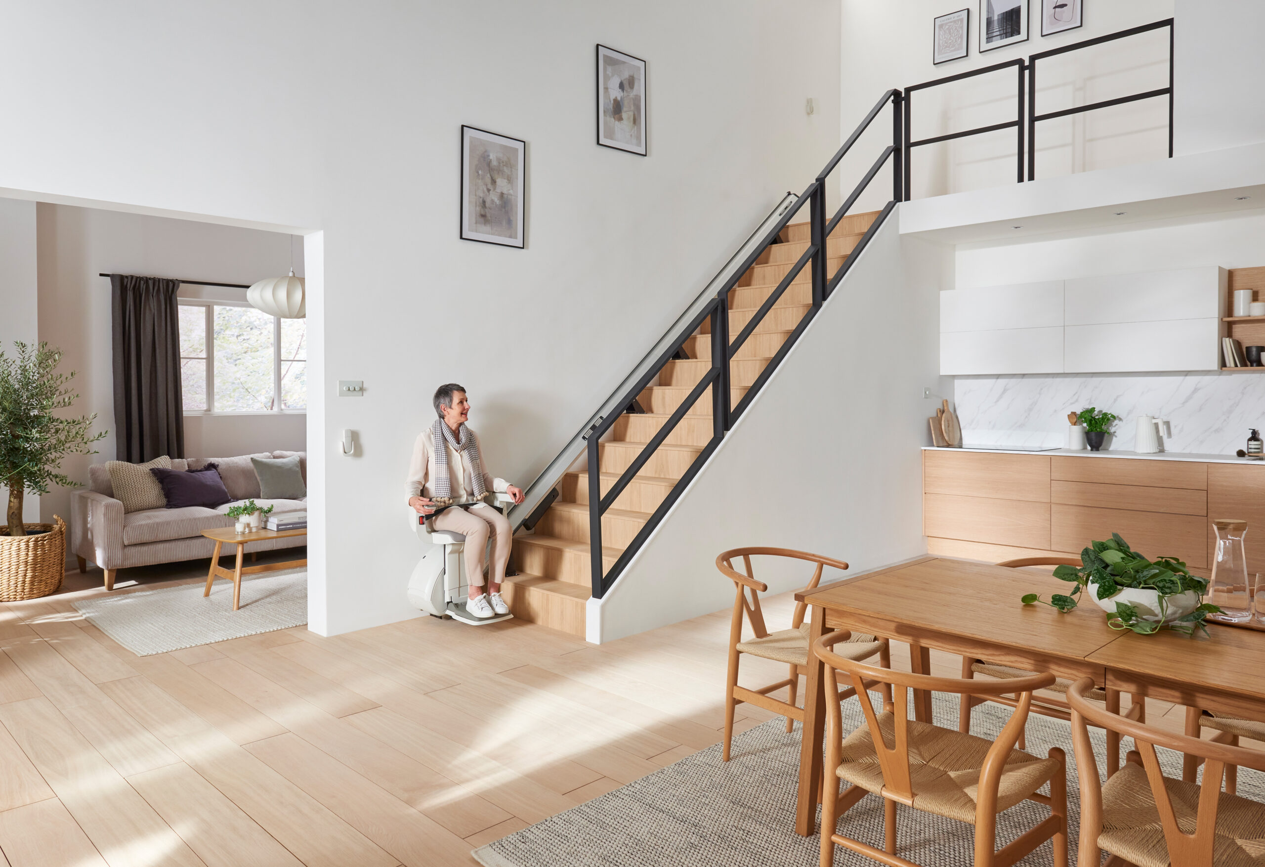 monte-escalier intérieur droit moderne